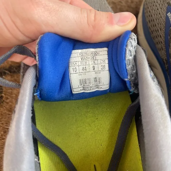 Brooks Ghost 11 running shoes size 10 2E