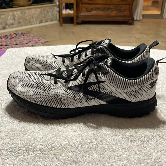Brooks Men's Revel 5 Road-Running Shoes Size 13