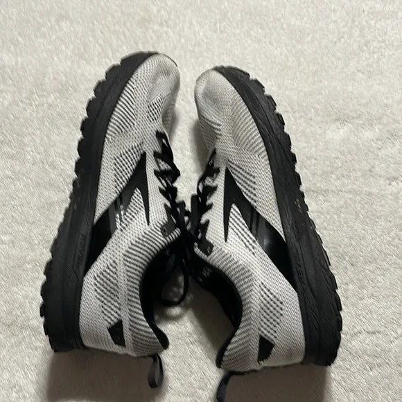 Brooks Men's Revel 5 Road-Running Shoes Size 13