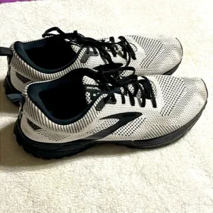 Brooks Men's Revel 5 Road-Running Shoes Size 13