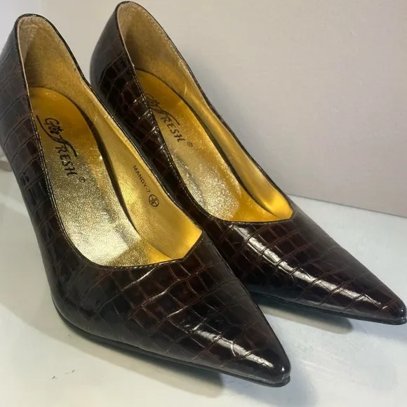 Brown Crocodile Kitten Heels 🤎