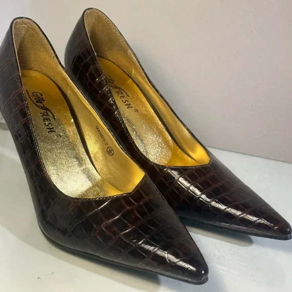 Brown Crocodile Kitten Heels 🤎