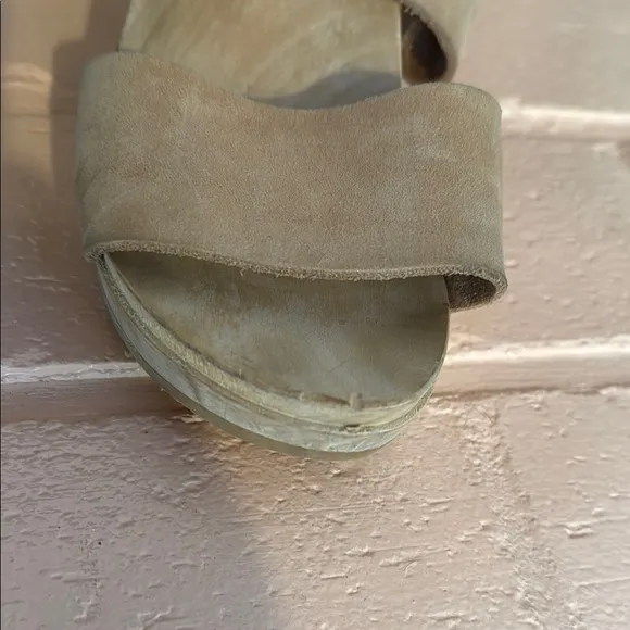 Bryr Tan and Cream Clogs Comfortable Mules