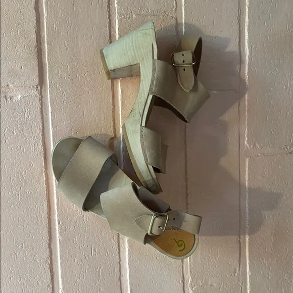 Bryr Tan and Cream Clogs Comfortable Mules
