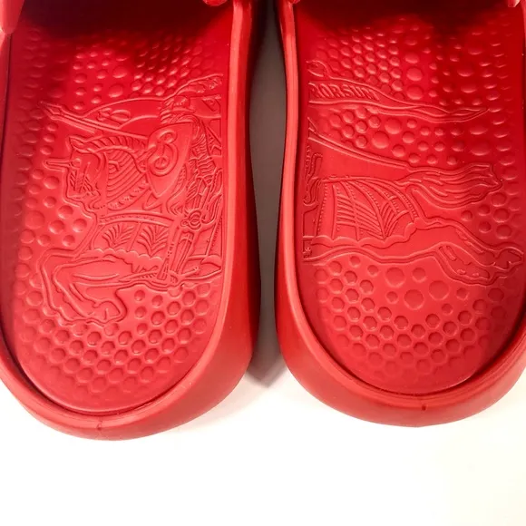 Burberry Red Equestrian Knight Stingray Preforated Clogs Mens Pillar 43 10 NEW