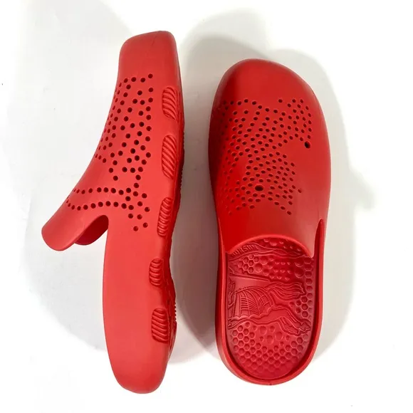 Burberry Red Equestrian Knight Stingray Preforated Clogs Mens Pillar 43 10 NEW