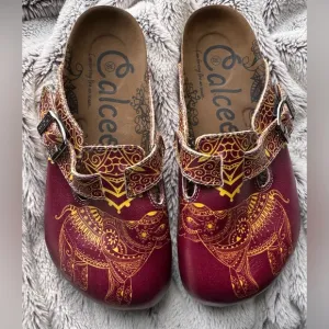 Calceo YELLOW MOZAIC PATTERNED AND PURPLE/MARRON  ELEPHANT PATTERNED CLOGS