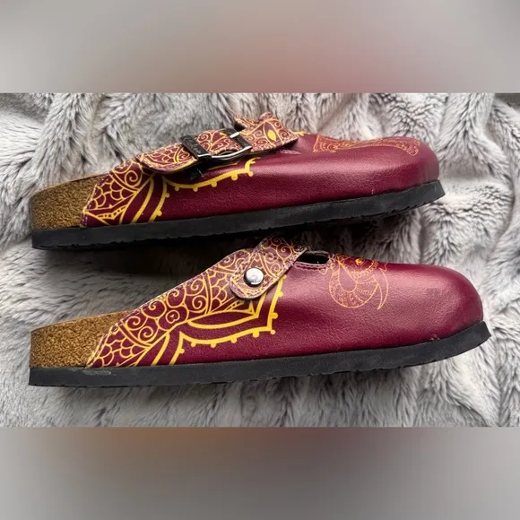 Calceo YELLOW MOZAIC PATTERNED AND PURPLE/MARRON  ELEPHANT PATTERNED CLOGS