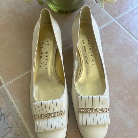 Caligarius for Arthur Beren Anita Beige &amp; Gold Kitten Heels Size 7 1/2 B new