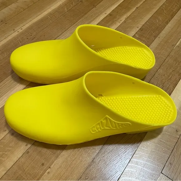 Calzuro BiHos Classic Rubber Autoclavable Clogs Without Holes Yellow