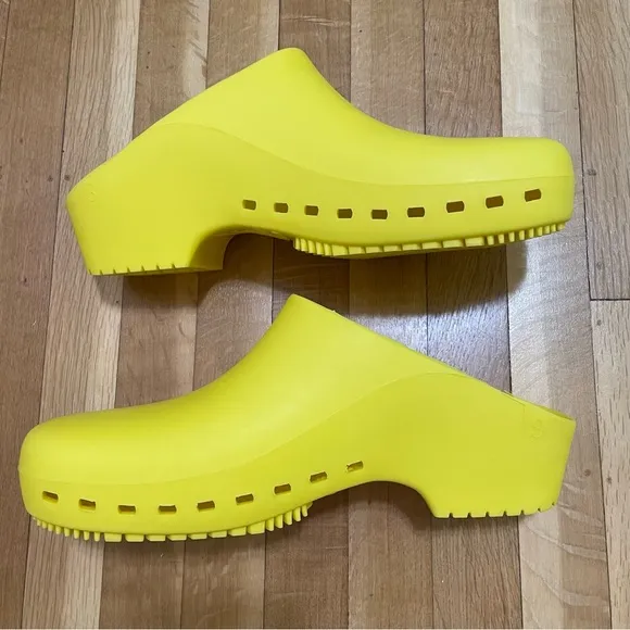 Calzuro BiHos Classic Rubber Autoclavable Clogs Without Holes Yellow