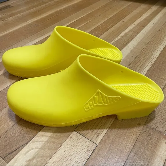 Calzuro BiHos Classic Rubber Autoclavable Clogs Without Holes Yellow