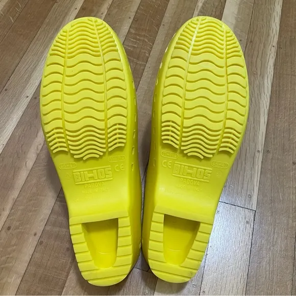 Calzuro BiHos Classic Rubber Autoclavable Clogs Without Holes Yellow