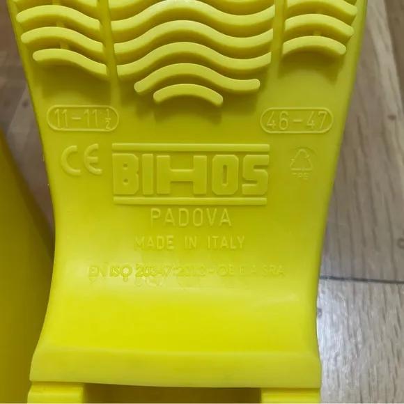 Calzuro BiHos Classic Rubber Autoclavable Clogs Without Holes Yellow