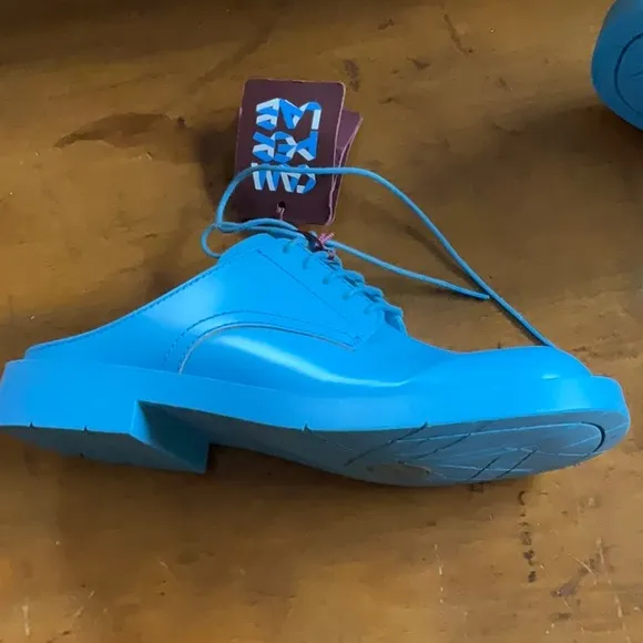 CAMPER LAB MIL 1978 EU 37Blue leather clogs with rubber outsoles.NWT - no box