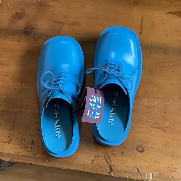 CAMPER LAB MIL 1978 EU 37Blue leather clogs with rubber outsoles.NWT - no box