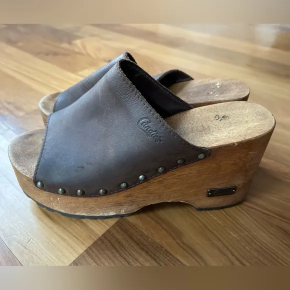 Candie’s | Women’s brown leather bridge strap wooden clog, black rubber sole 5.5