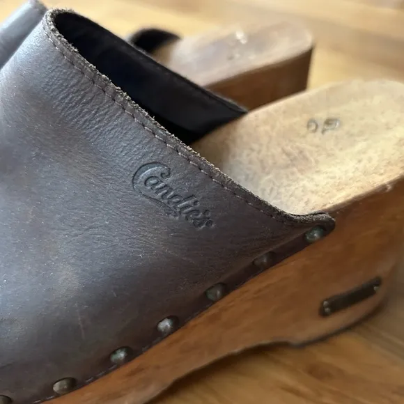 Candie’s | Women’s brown leather bridge strap wooden clog, black rubber sole 5.5