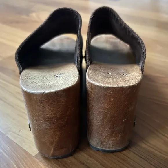 Candie’s | Women’s brown leather bridge strap wooden clog, black rubber sole 5.5