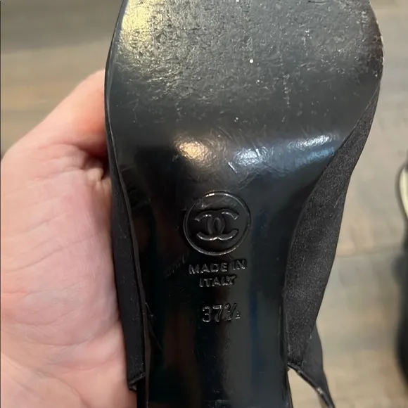 CHANEL Black Heels with Slingback Design. Vintage. Made in Italy