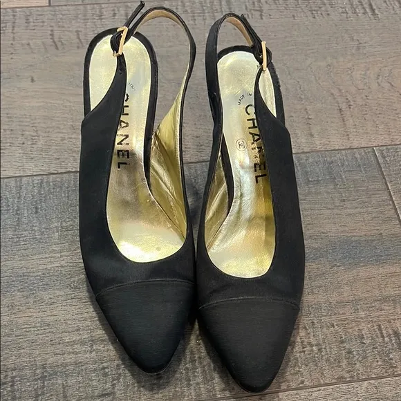 CHANEL Black Heels with Slingback Design. Vintage. Made in Italy