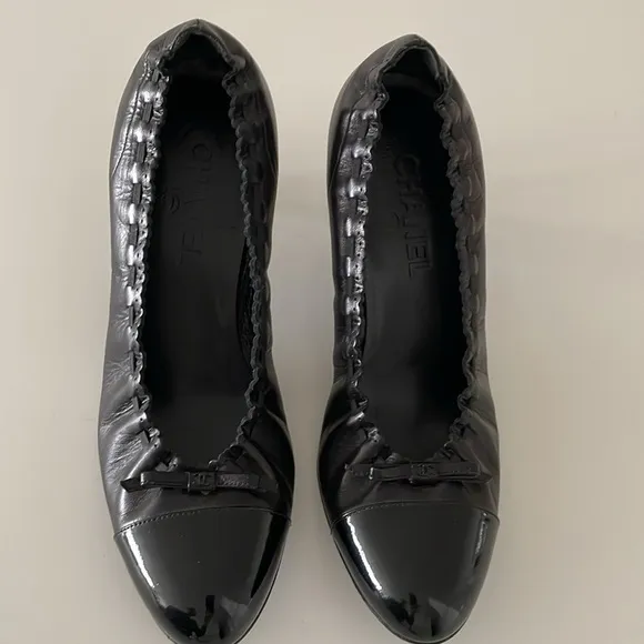 Chanel Black Matte &amp; Patent Leather Kitten Heels
