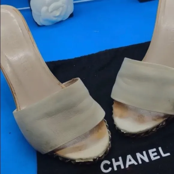 CHANEL PINK BEIGE CHAIN WEDGE MULES/SLIDES W/CHAIN SZ 36