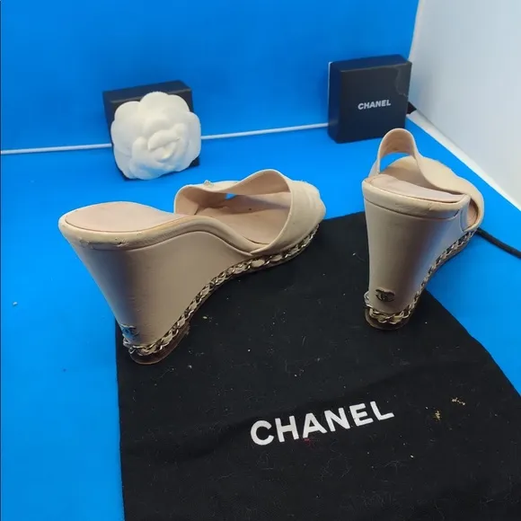 CHANEL PINK BEIGE CHAIN WEDGE MULES/SLIDES W/CHAIN SZ 36