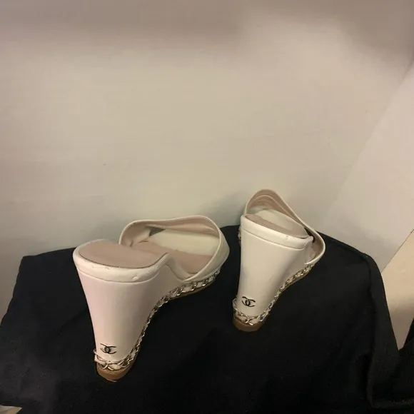 CHANEL PINK BEIGE CHAIN WEDGE MULES/SLIDES W/CHAIN SZ 36