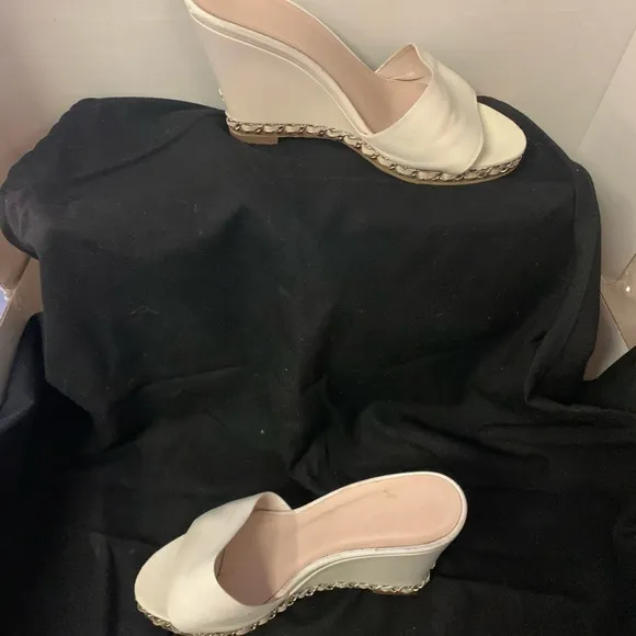 CHANEL PINK BEIGE CHAIN WEDGE MULES/SLIDES W/CHAIN SZ 36