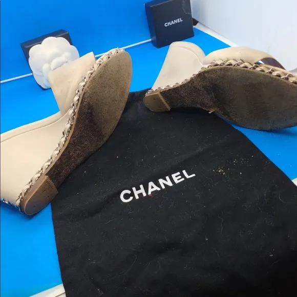 CHANEL PINK BEIGE CHAIN WEDGE MULES/SLIDES W/CHAIN SZ 36