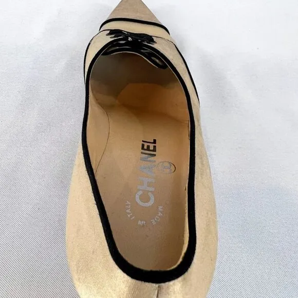 CHANEL Vintage Beige Black Kitten Heels Pumps $1200