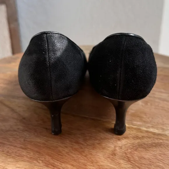 CHANEL Vintage Black Suede Leather 4 Leaf Clover CC Logo Appliqué Kitten Heels