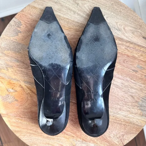 CHANEL Vintage Black Suede Leather 4 Leaf Clover CC Logo Appliqué Kitten Heels