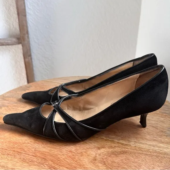 CHANEL Vintage Black Suede Leather 4 Leaf Clover CC Logo Appliqué Kitten Heels