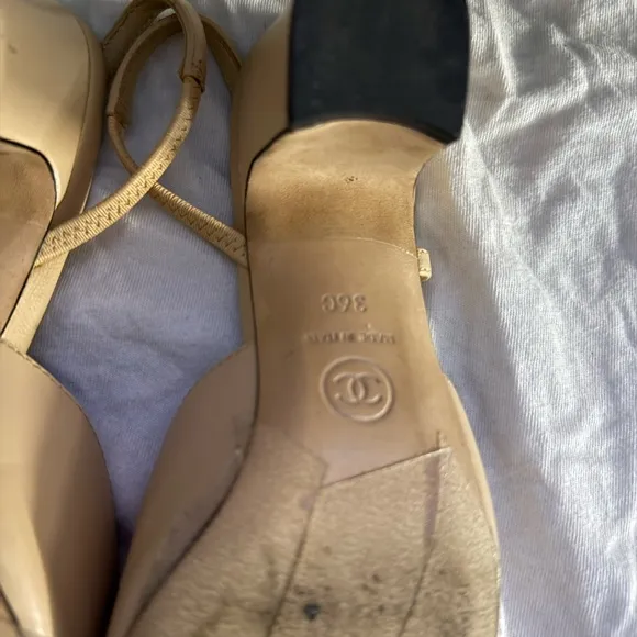 Chanel Women's Beige and Black Slingback Heels