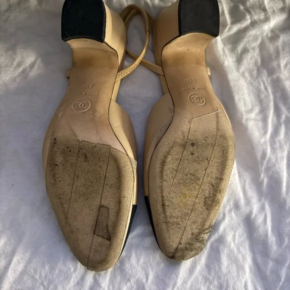 Chanel Women's Beige and Black Slingback Heels
