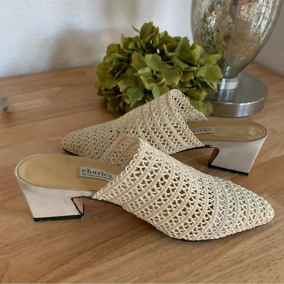 Charles David's Mid heel Open Heel Cream BaigeCream Mules Size 6.5