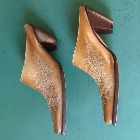 Charlie 1 Horse Leather Mules Western Boots Booties Tan 10