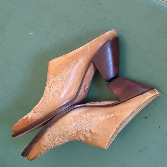 Charlie 1 Horse Leather Mules Western Boots Booties Tan 10