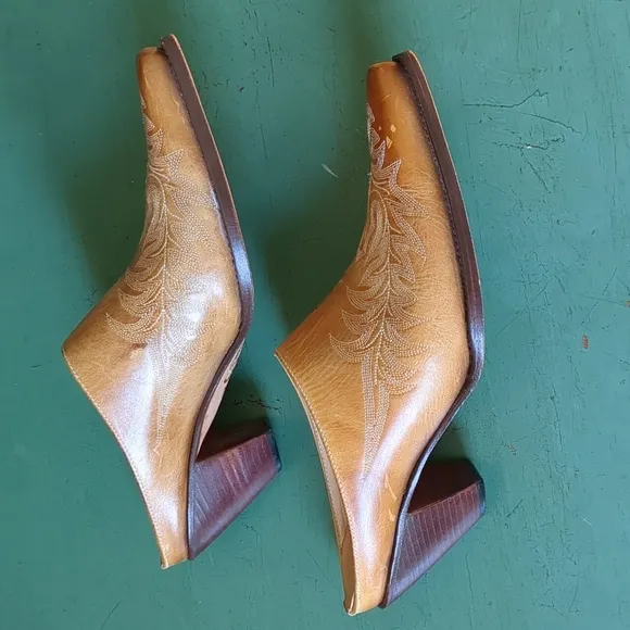 Charlie 1 Horse Leather Mules Western Boots Booties Tan 10