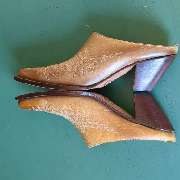 Charlie 1 Horse Leather Mules Western Boots Booties Tan 10