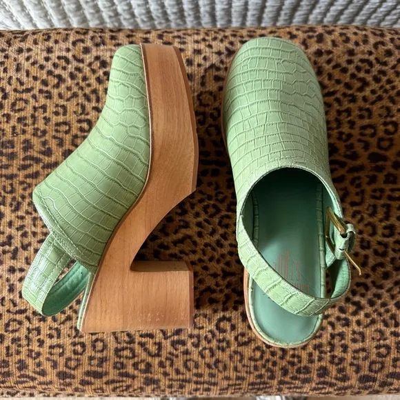 Charlotte Stone Bonnie Clogs in Mint Size 10