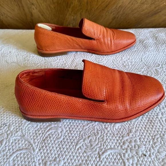 CHARLOTTE STONE Women's Lilith Tejus-Embossed Leather Slip-On Loafer, Coral sz 8