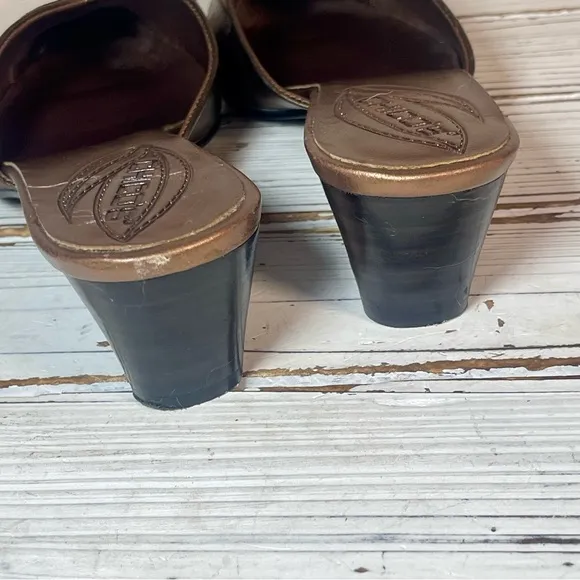 Chico’s Y2K Embossed Leather Patches Bronze Mules Kitten Heel Shoes Sz 7 Brazil