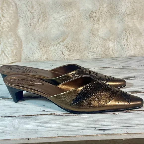 Chico’s Y2K Embossed Leather Patches Bronze Mules Kitten Heel Shoes Sz 7 Brazil