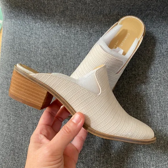 CHINESE LAUNDRY Cream Leather Pointed Heeled Mules