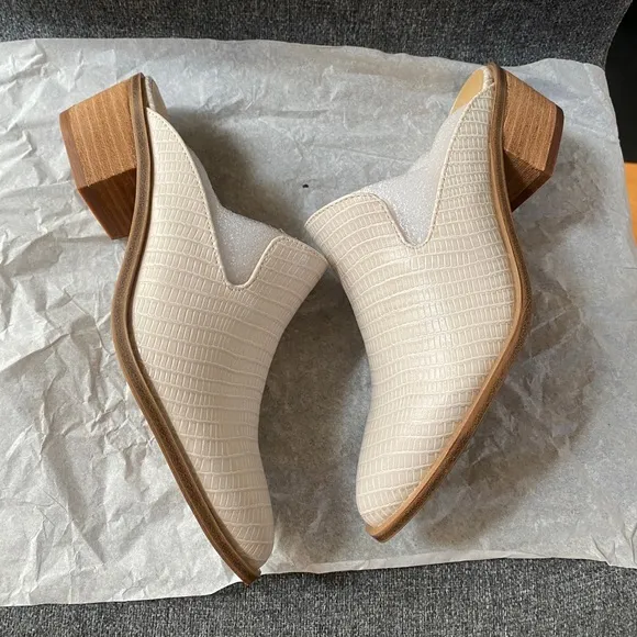 CHINESE LAUNDRY Cream Leather Pointed Heeled Mules