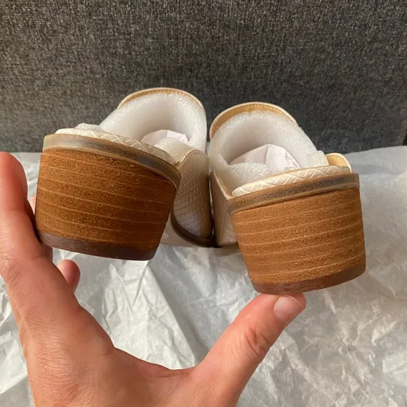 CHINESE LAUNDRY Cream Leather Pointed Heeled Mules
