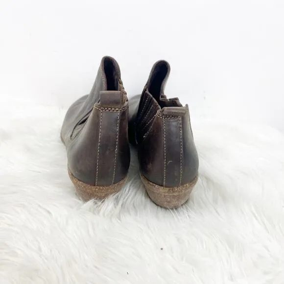 Clarks 9 W Wide Womens Brown Leather Chelsea Slip-on Ankle Booties